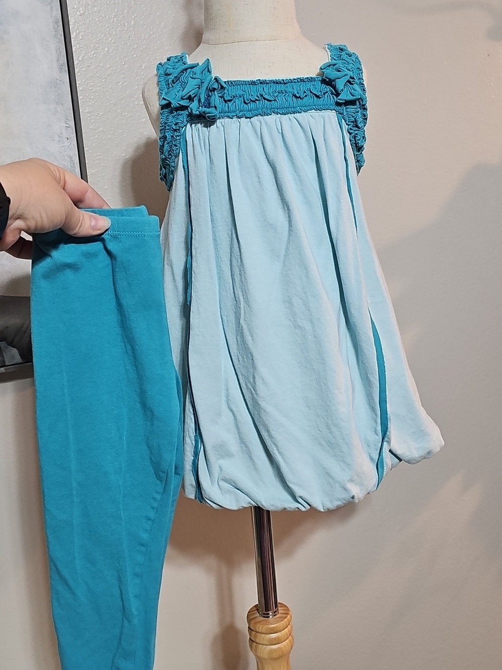 3 for $20 🩵 Isobella & Chloe Blue Ruffle Bubble Dress & Leggings Set 4T